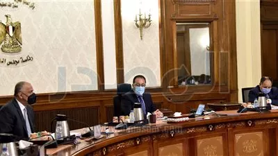 رئيس الوزراء يستعرض الملفات المشتركة بين الحكومة والبنك المركزي