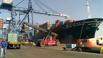 ميناء دمياط يستقبل 10 سفن للحاويات والبضائع العامة
