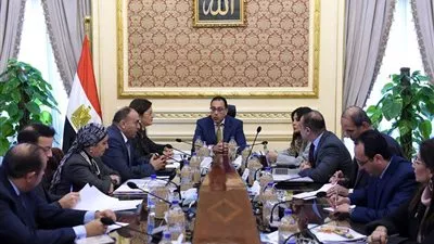 رئيس الوزراء يناقش نتائج اجتماعات لجنة إدارة الدين العام