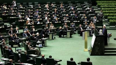 البرلمان الإيراني يصادق على الاتفاق النووي