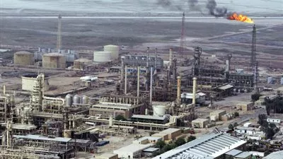 الكويت توقع عقود مصفاة 