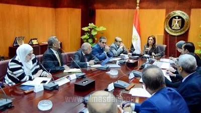 سحر نصر تترأس أول اجتماع للجنة إعداد مسودة قانون الاستثمار