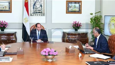 السيسي يبحث مع محافظ البنك المركزي تنفيذ برنامج الإصلاح الاقتصادي