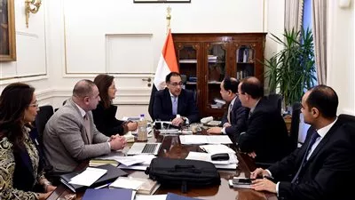 رئيس الوزراء يبحث مع وزيري التخطيط والمالية موازنة العام المقبل
