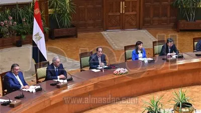 السيسي يستقبل وفدًا من المستثمرين العرب والأجانب
