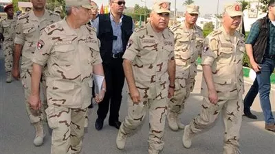 صدقي صبحي يتفقد قوات تأمين الانتخابات بسيناء