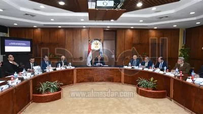وزير البترول يستعرض خطة تحويل مصر إلى مركز إقليمي للطاقة