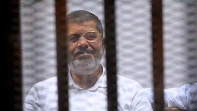 تأجيل إعادة محاكمة مرسي و26 آخرين في 