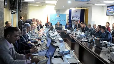 رئيس الوزراء يجري اتصالات مع المحافظين للاطمئنان على سير العملية الانتخابية