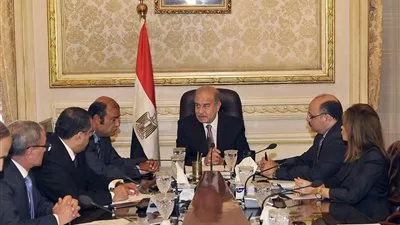 رئيس الوزراء يبحث تحقيق الثبات في أسعار السلع الأساسية