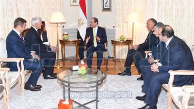 السيسي يختتم زيارته لبرلين بلقاء رئيسي شركتين للأوراق المالية والسكك الحديدية