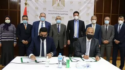 باستثمارات 38 مليون يورو.. توقيع عقد إنشاء محطة شمسية في الزعفرانة