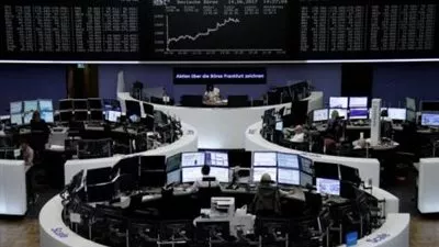 أسهم أوروبا قرب أدنى مستوى في شهرين