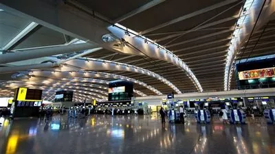 مطار هيثرو ينتقد عدم الوضوح الحكومي بشأن موعد استئناف الطيران الدولي