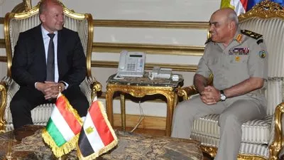 فيديو.. وزير الدفاع يستقبل نظيره المجري 