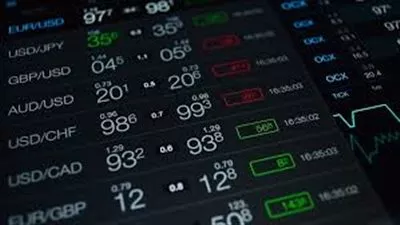 الدولار يهبط بفعل بيانات أمريكية ضعيفة