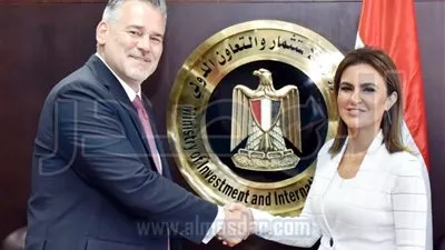 سحر نصر تبحث مع 