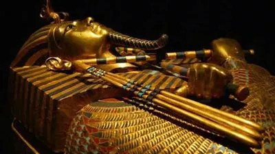 صور.. المتحف الكبير يستقبل مجموعة جديدة من آثار توت عنخ آمون