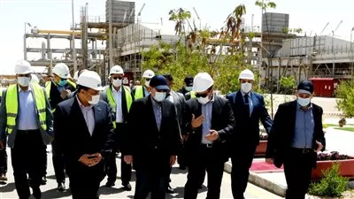 وزير البترول يتفقد محطة ضواغط الغاز بمنطقة دهشور