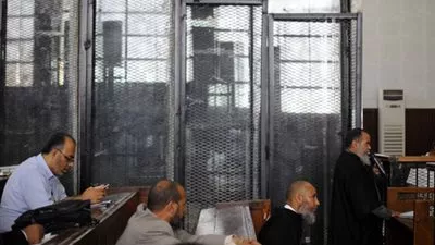 اليوم.. إعادة محاكمة 104 متهمين في 