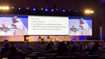 خبير سعودي: 300 مليار دولار خسائر دول الخليج جراء تراجع أسعار النفط