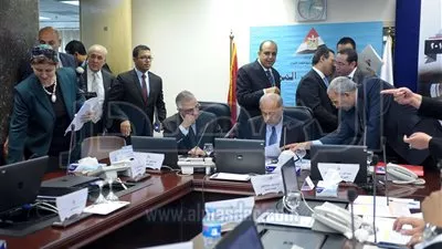 رئيس الوزراء يناشد القطاع الخاص مساعدة العاملين به على المشاركة في الانتخابات