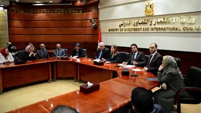 سحر نصر تبحث تطوير مشروعات في المنطقة الحرة باستثمارات 26 مليار دولار