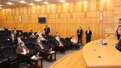 وزير الاتصالات يلتقي خريجي برنامج تشغيل وصيانة شبكات الألياف الضوئية بشمال سيناء