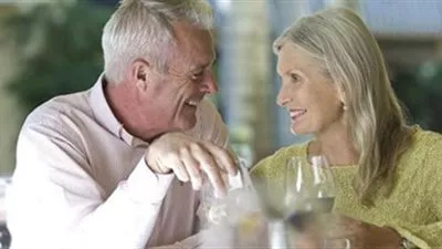 دراسة: الرجال كبار السن ينجبون أبناء 