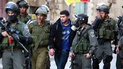 قوات الاحتلال تعتقل 17 فلسطينيًّا من الضفة الغربية بينهم مسن