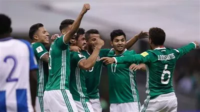 المكسيك تتأهل لنصف نهائي كأس القارات بعد فوز مثير على روسيا