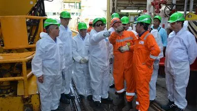 وزير البترول يتفقد مراحل حفر الأبار 