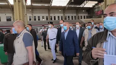 وزير النقل يتفقد محطة رمسيس للسكك الحديدية