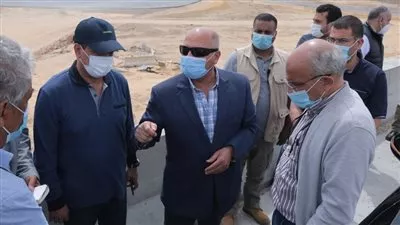وزير النقل يتابع معدلات تنفيذ مشروع طريق الصعيد الصحراوي الغربي
