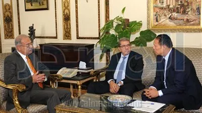 صور: شريف إسماعيل يستقبل رئيس شركة لاكتريس