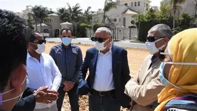 مسئولو «الإسكان» يتفقدون مشروعات المرافق وتطوير المحاور والطرق في التجمع الأول