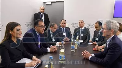 رئيس الوزراء يبحث مع «آبل» ضخ استثمارات مباشرة بمصر