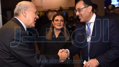 رئيس الوزراء يبحث الاستفادة من منظمة التعاون الاقتصادي 