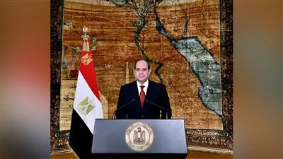 السيسي: العامل المصري ثروة الوطن الحقيقية ومحرك التنمية