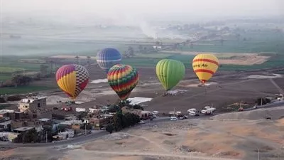 11 رحلة بالون طائر تقل 202 سائح تزين سماء الأقصر