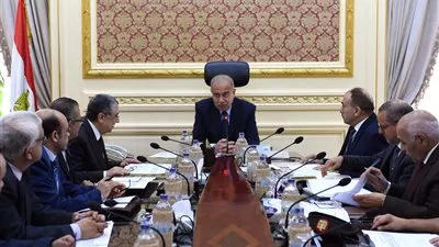 شريف إسماعيل يبحث مع وزير الكهرباء تحسين أداء الشبكة القومية
