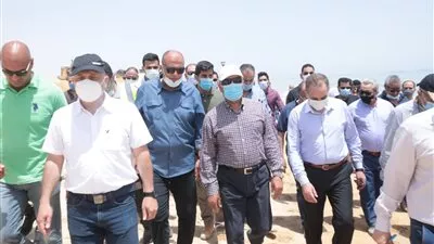 وزير النقل يتفقد أعمال تطوير ميناء السخنة