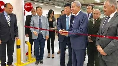 وزير الصناعة يفتتح أحدث خط لإنتاج الغسالات باستثمارات 120 مليون جنيه (صور)