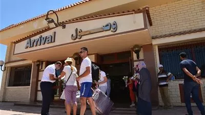 مطروح تستقبل 183 سائحا قادمين من مطار روما