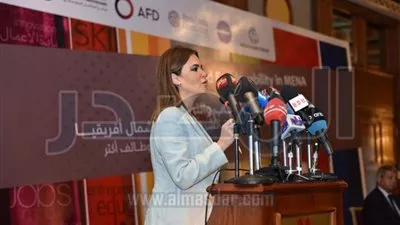 سحر نصر تبحث مع مدير 