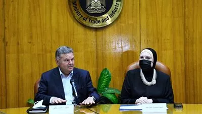 توفيق وجامع يبحثان توفير احتياجات مصانع النسيج من الأقطان والغزول