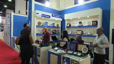 «عملات تذكارية وميداليات ودروع».. «سك العملة» توثق التاريخ في معرض الكتاب