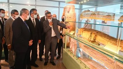 وزيرا السياحة والطيران يفتتحان متحفي الآثار المصرية بمطار القاهرة الدولي