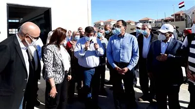 رئيس الوزراء يتفقد مشروع توسعات محطة معالجة صرف صحي رأس البر