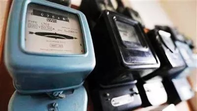 الحكومة تنفي اختلاف أسعار شرائح الكهرباء وفقاً لنوع العداد المستخدم 